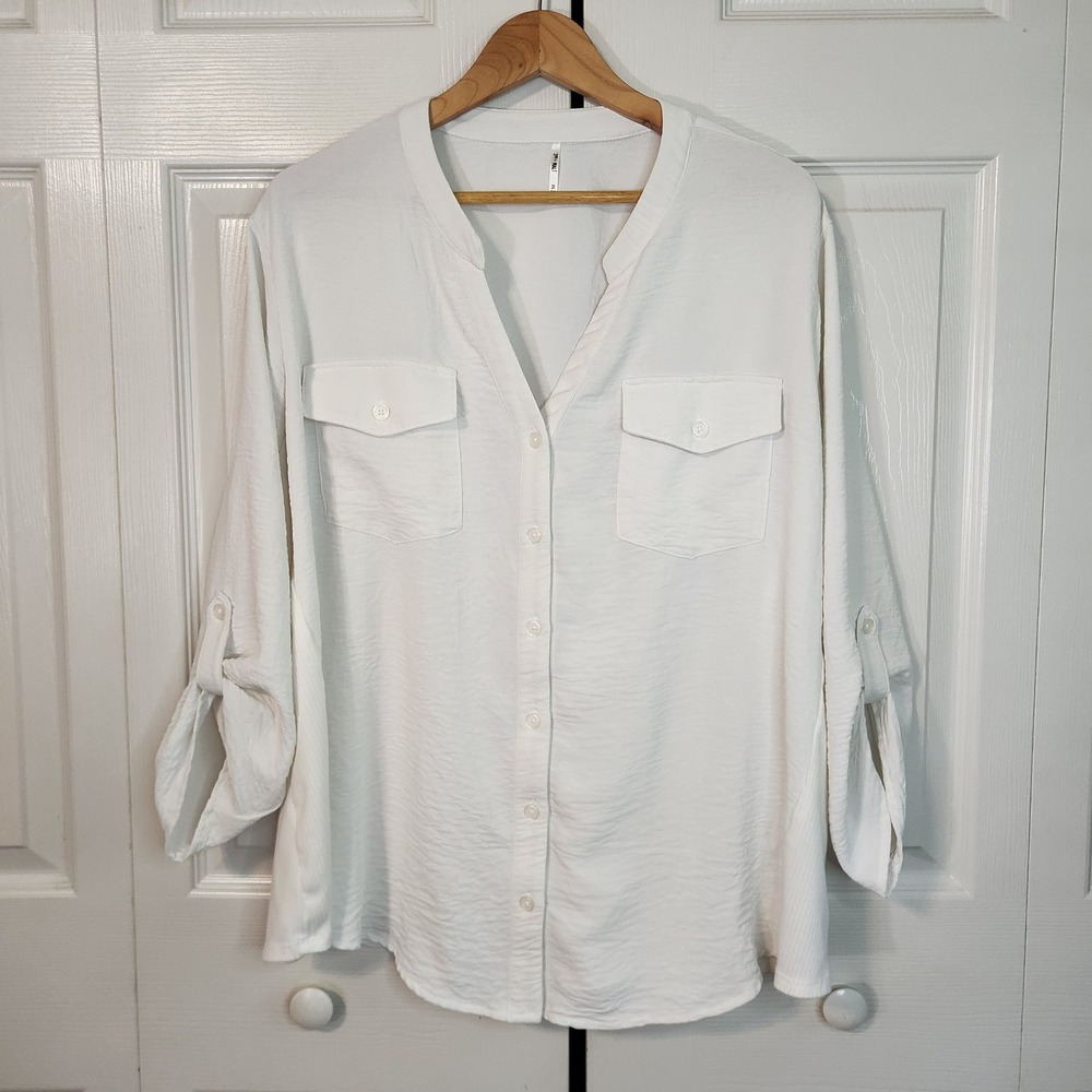 3rd + Malt Womens Plus 2X White Textured Crinkle Roll Tab Button Down Blouse